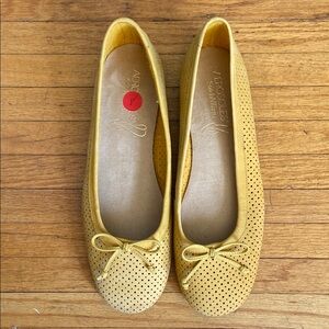 ✨sold✨Aerosoles Flats